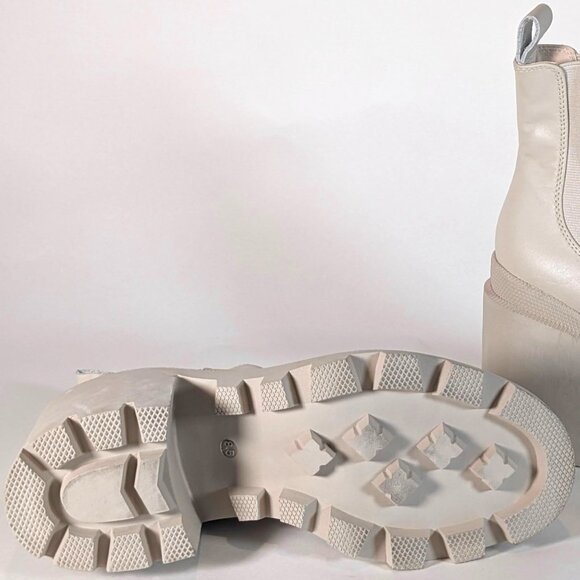 Steve Madden Women's Cream Ankle High Boots - Size 8.5M. Nice comfy heels - Picture 6 of 6